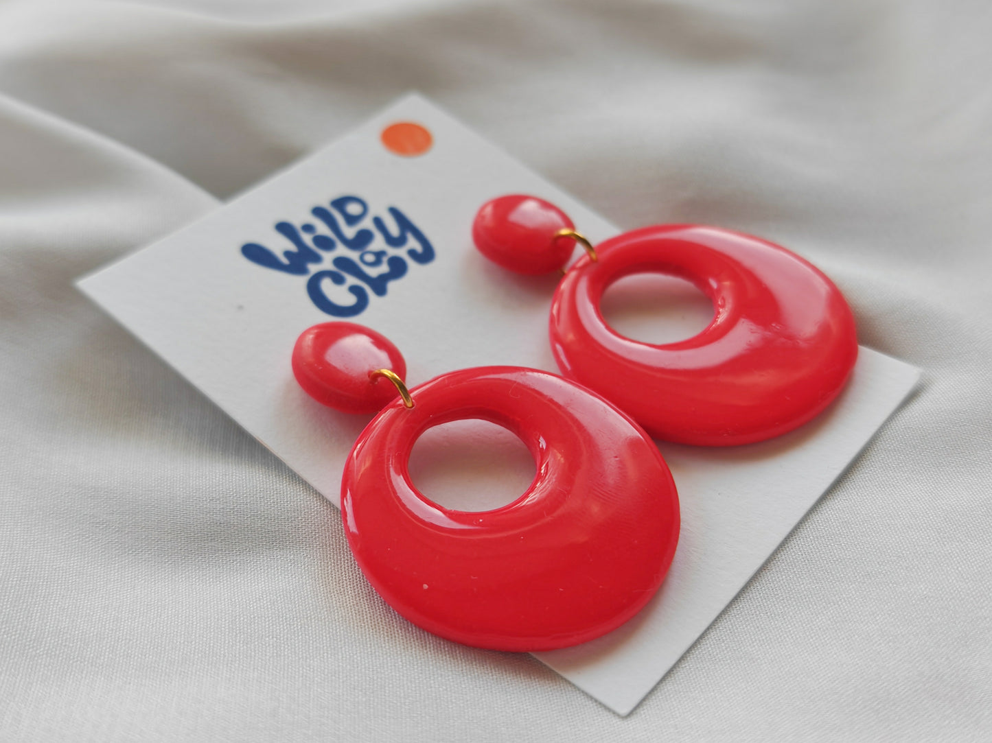 Shiny pink retro hoop earrings
