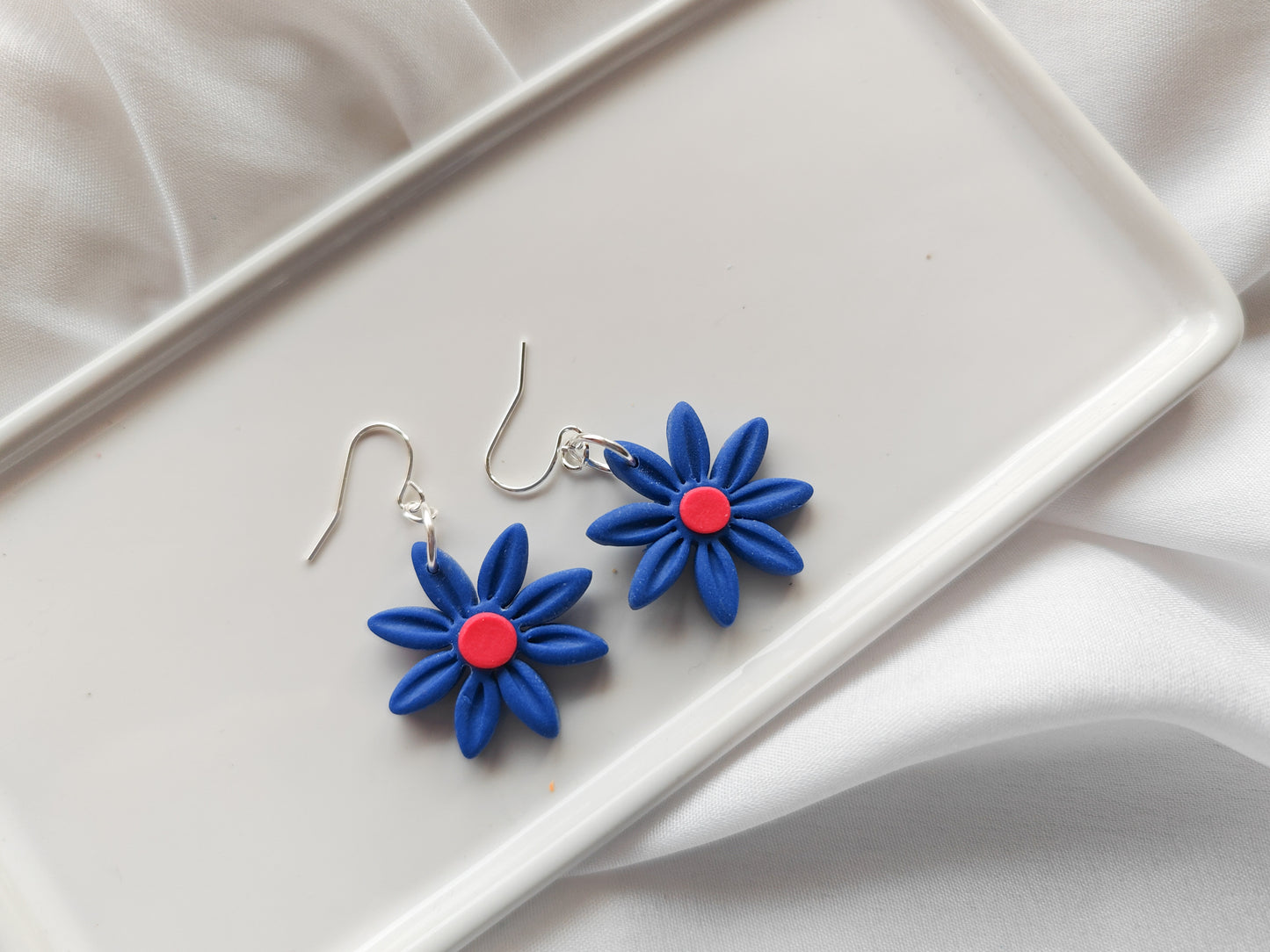 Blue daisy earrings