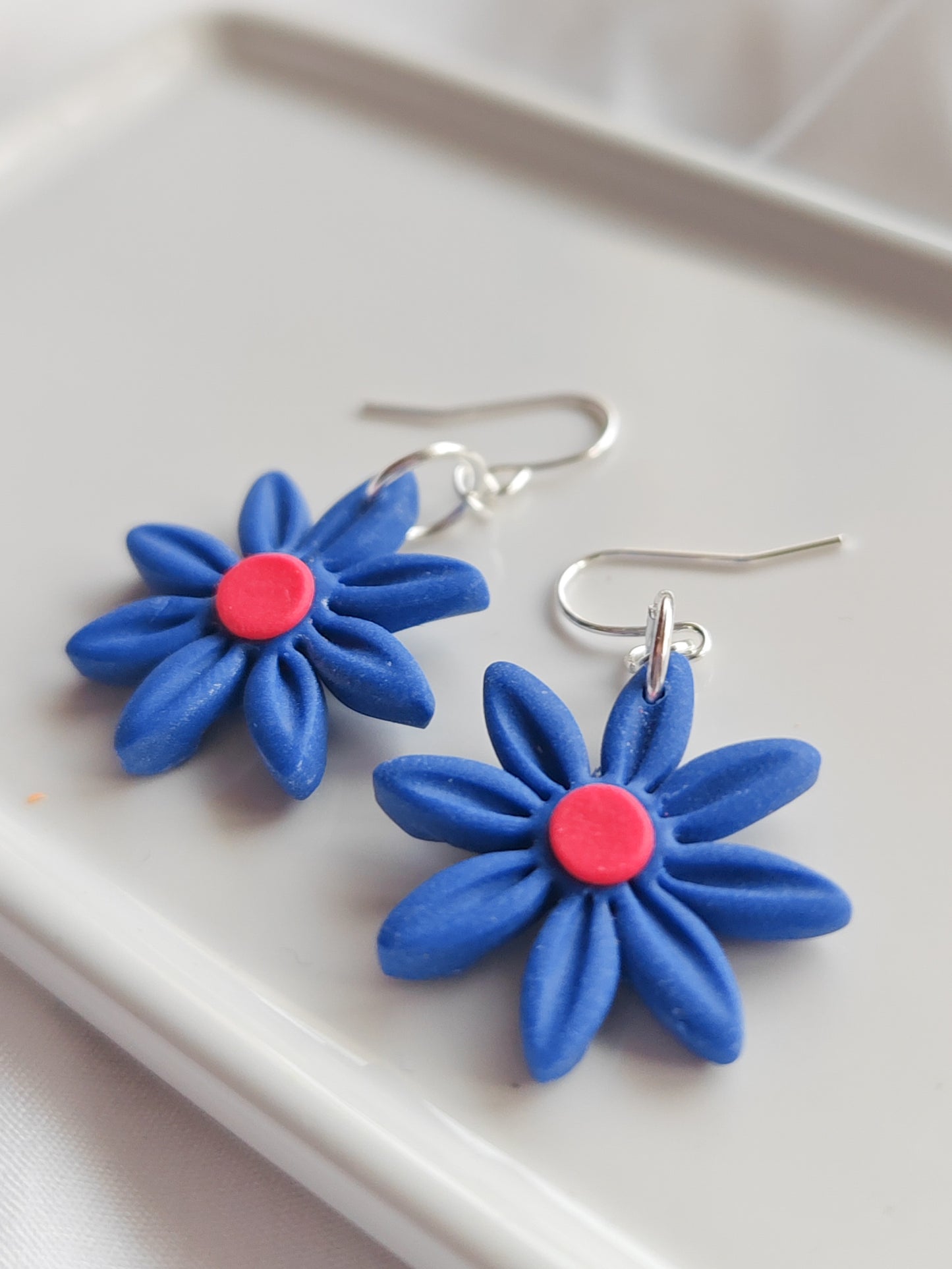 Blue daisy earrings