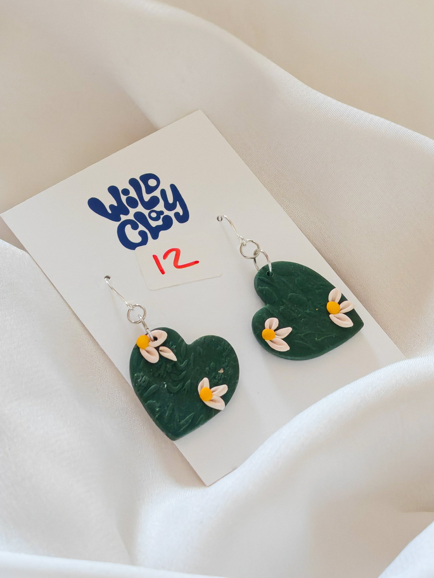 Daisy detail green heart earrings