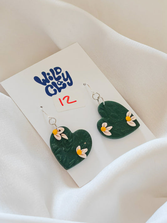 Daisy detail green heart earrings