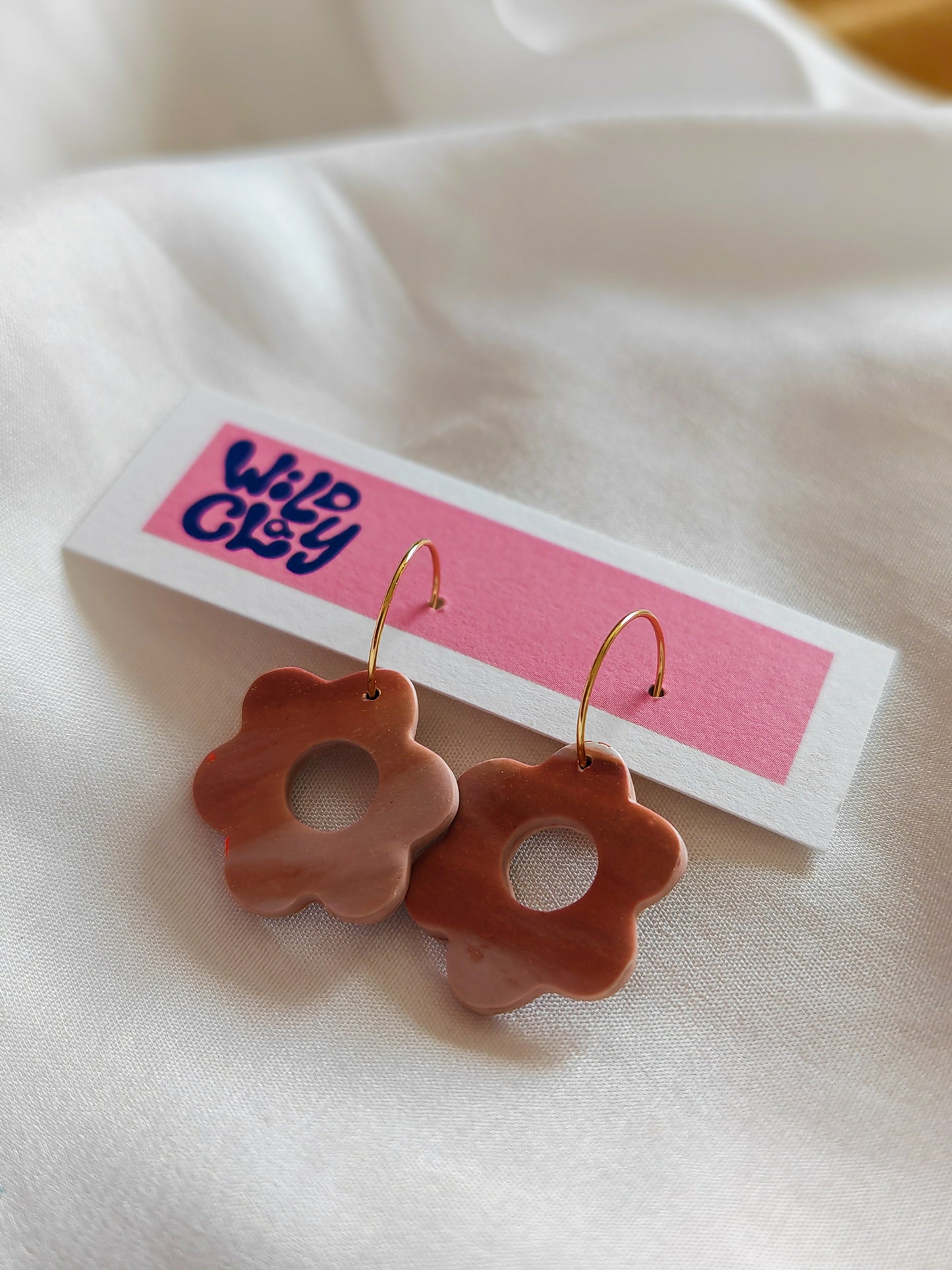Mini flower hoops - brown marble