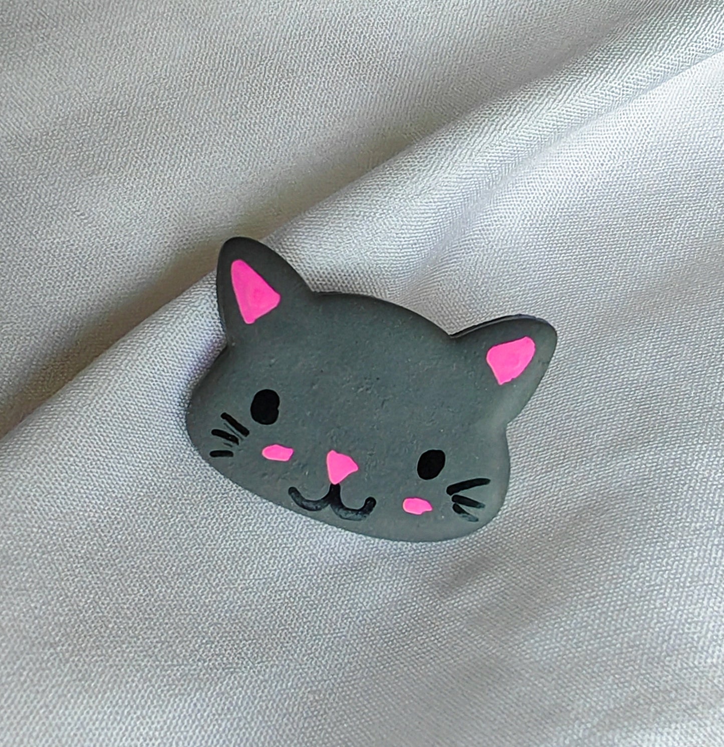 Grey cat pin